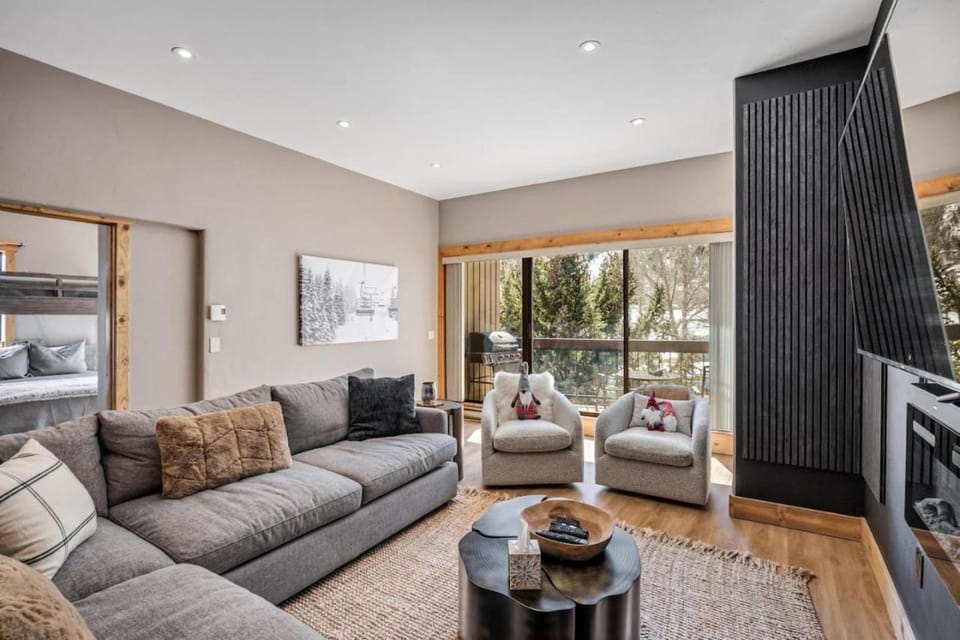 3 Bed 2 Bath Central Upscale Home near BC in Vail House in Avon