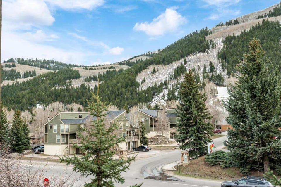 Chic 2bed 2bath Modern Mountain Condo On Bus Line House in Avon