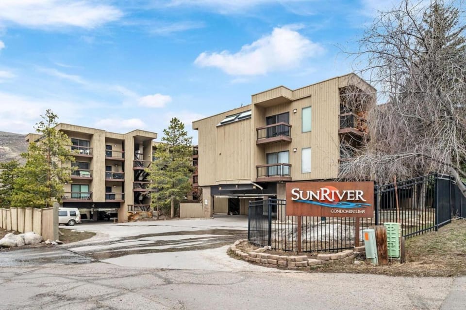 Chic 2bed 2bath Modern Mountain Condo On Bus Line House in Avon