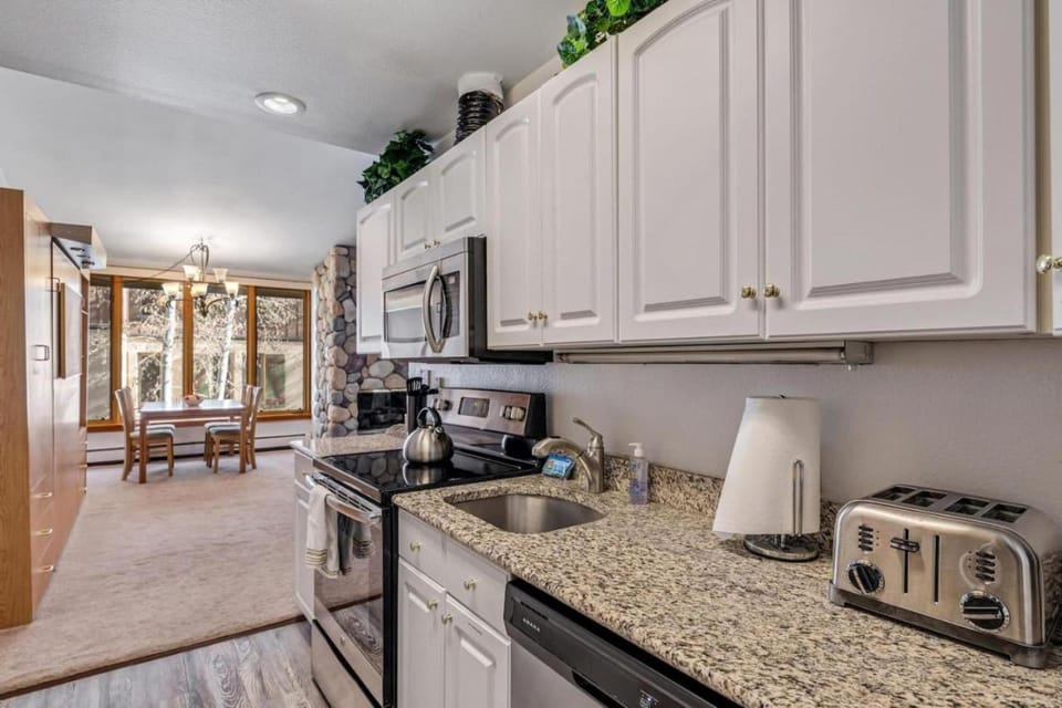Downtown Vail Village Perfect Location Fireplace House in Vail