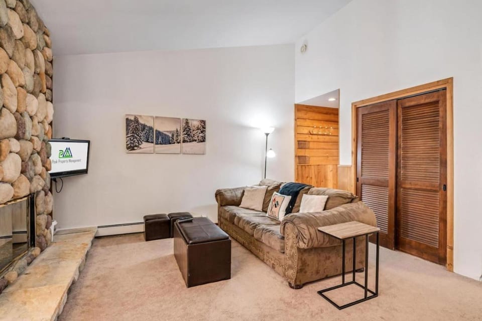 Downtown Vail Village Perfect Location Fireplace House in Vail