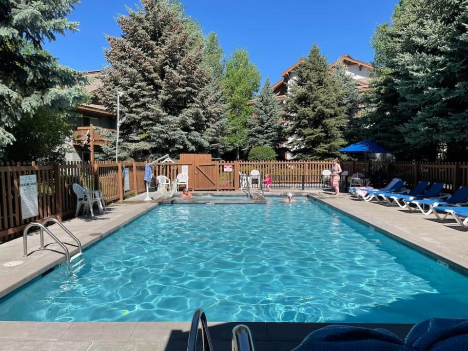 Edwards Mountain Chic On River Pool and Hot Tubs House in Edwards