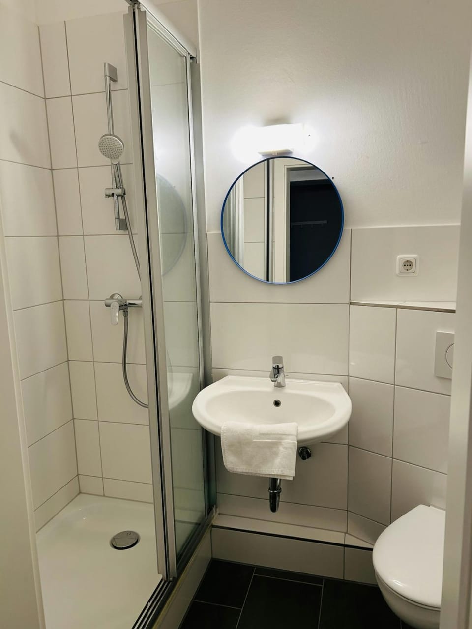 Shower, Bathroom, towels