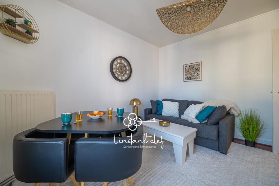 Property building, Living room, Dining area, heating