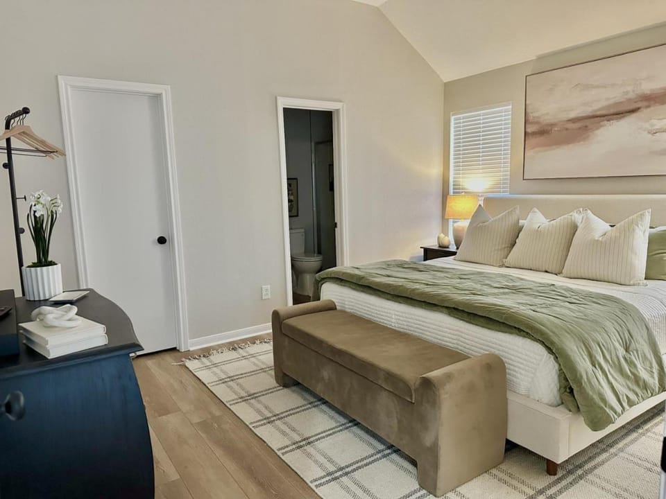 Perfect Home, Center of Aggieland - 3BR 3 BA 5Beds House in College Station