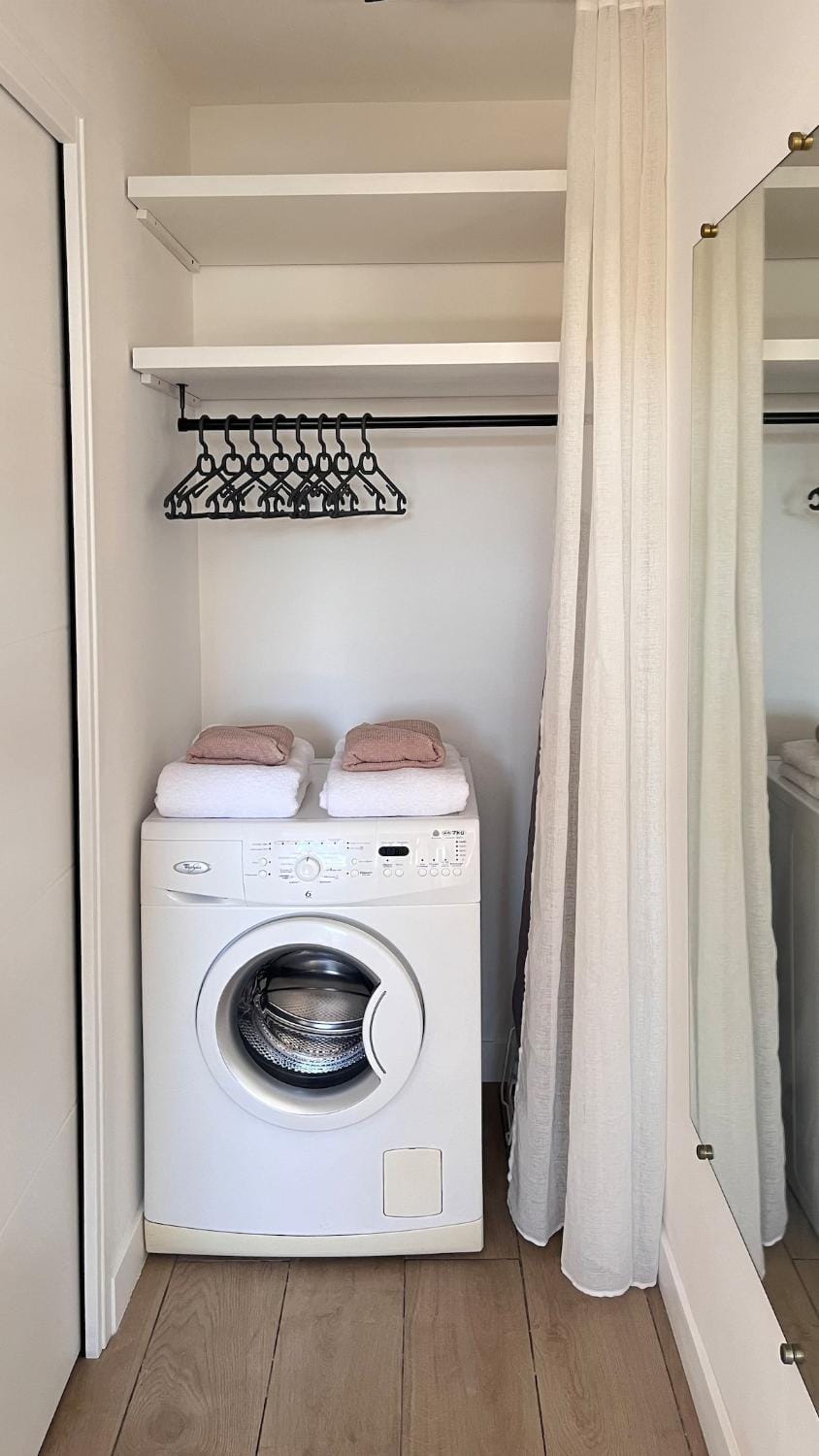 wardrobe, washing machine