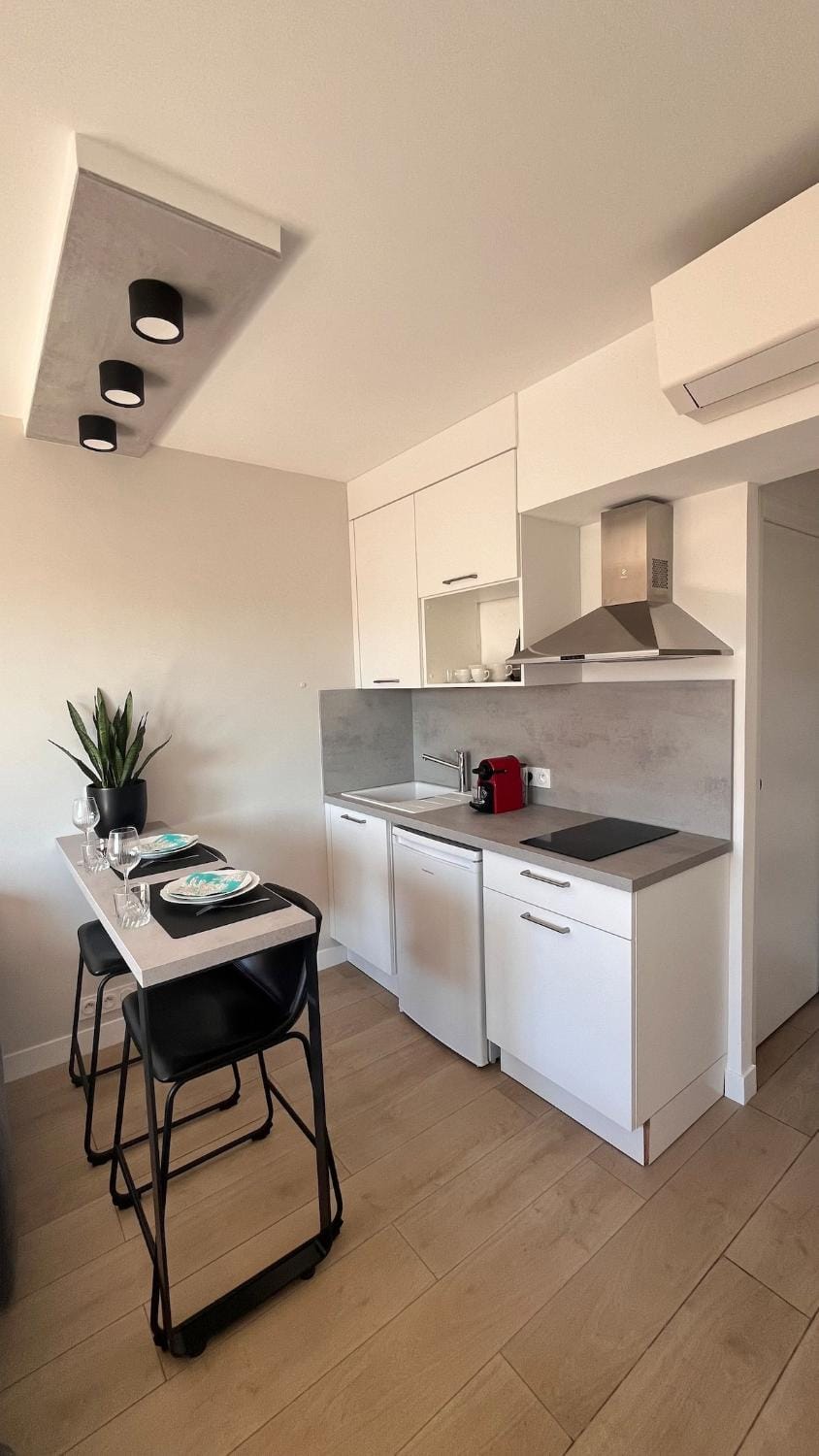 Kitchen or kitchenette