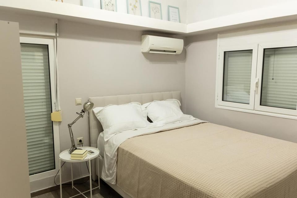 Bed, Photo of the whole room, Bedroom, air conditioner