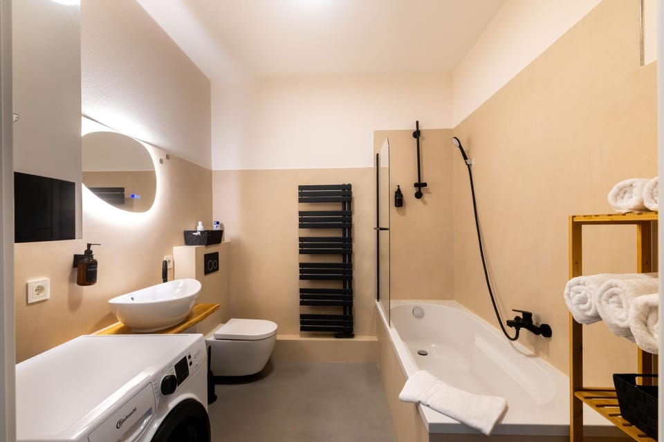 Shower, Toilet, Bathroom, Bath, towels