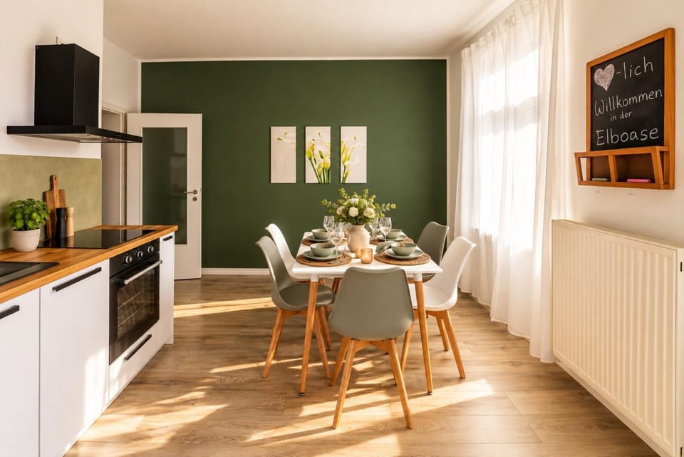 Kitchen or kitchenette, Dining area, pet friendly