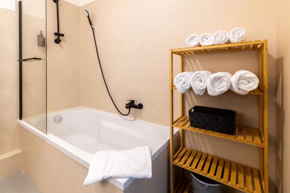Bathroom, Bath, towels