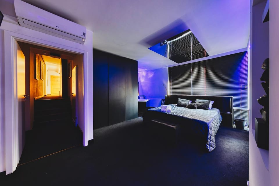 Midnight Old Town Apartment in Greater Poland Voivodeship