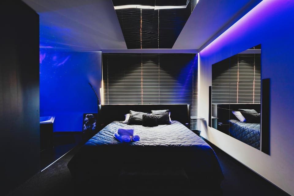 Midnight Old Town Apartment in Greater Poland Voivodeship