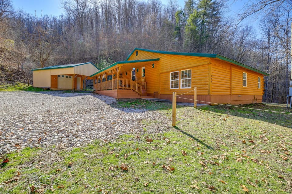 Cabin Close to ATV & Hiking Trails in Delbarton Cabin in West Virginia