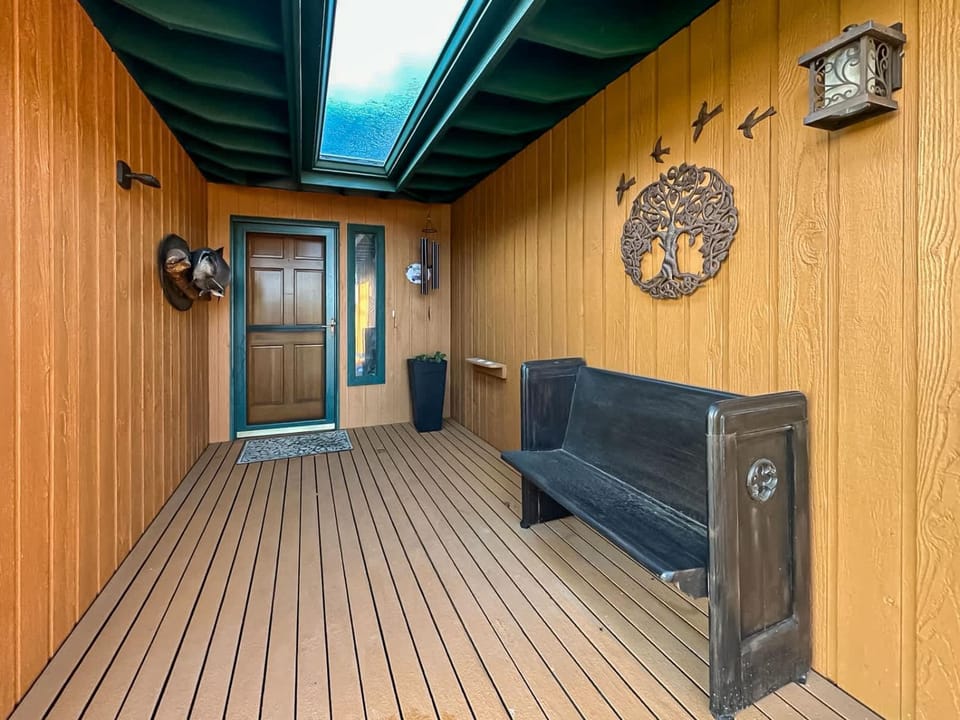 Olympic Oasis Tranquil Retreat Near Dungeness Wildlife Refuge Hot Tub House in Washington