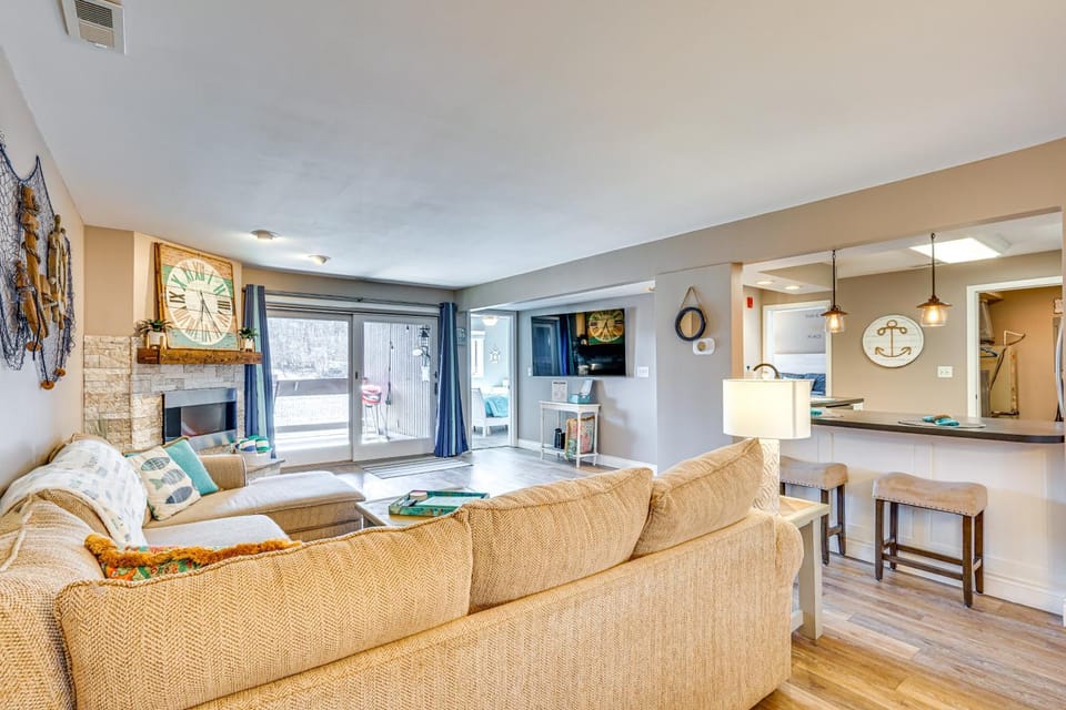 Osage Beach Condo | Pools, Boatslip and Pickleball House in Lake of the Ozarks