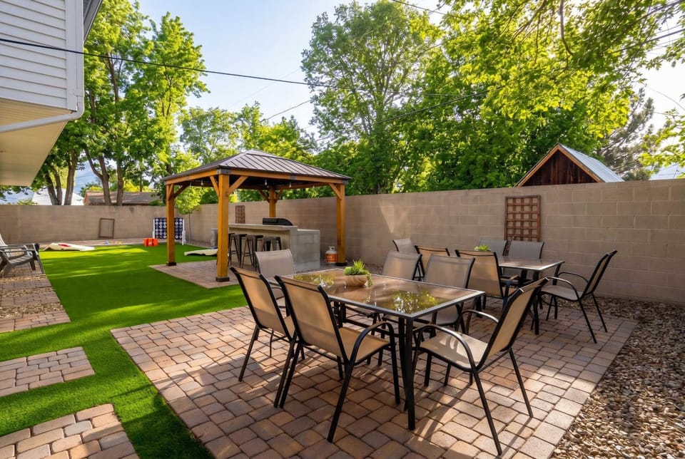 Sleeps 18 Hot Tub Pool Table Fire Pit Arcade Game House in Flagstaff