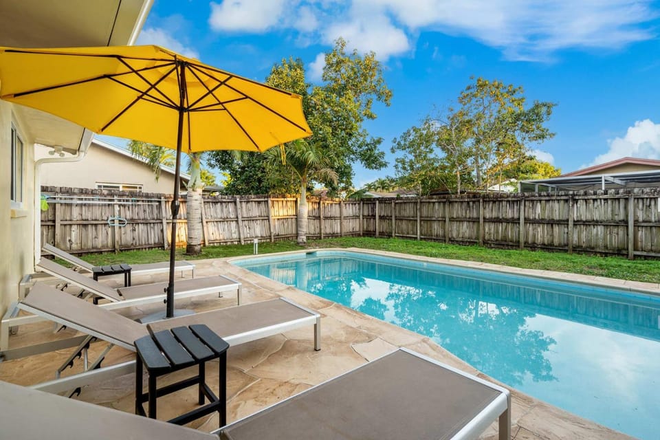 Patio, Pool view, Swimming pool, sunbed