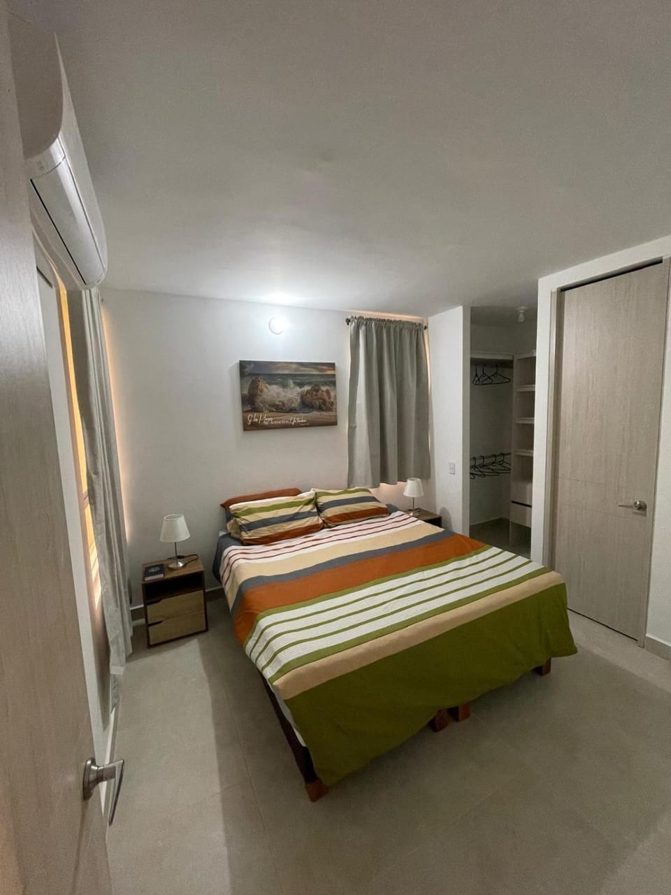 Photo of the whole room, Bedroom