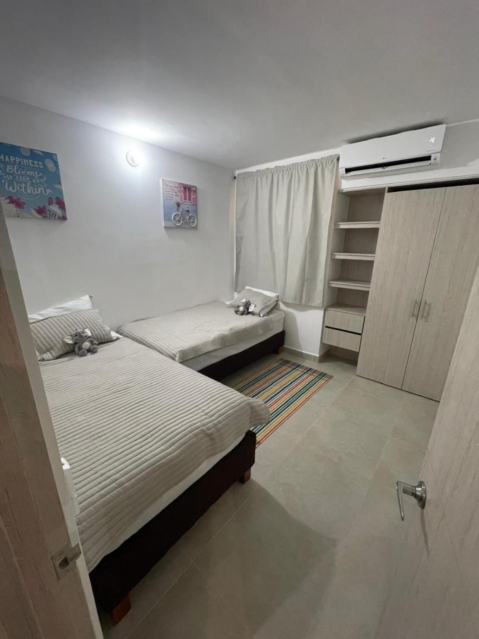 Photo of the whole room, Bedroom