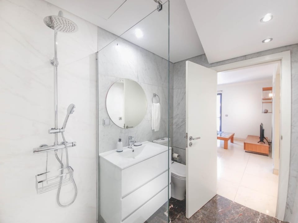 Shower, Bathroom, towels