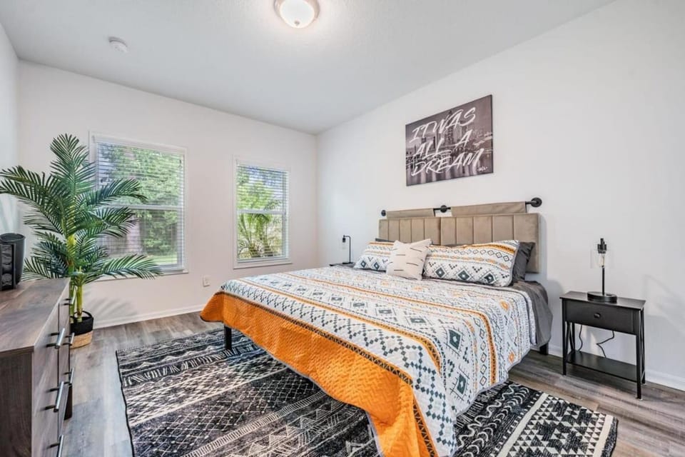 Tampa Riverwalk Renovated Walkable to Restaurants House in Tampa