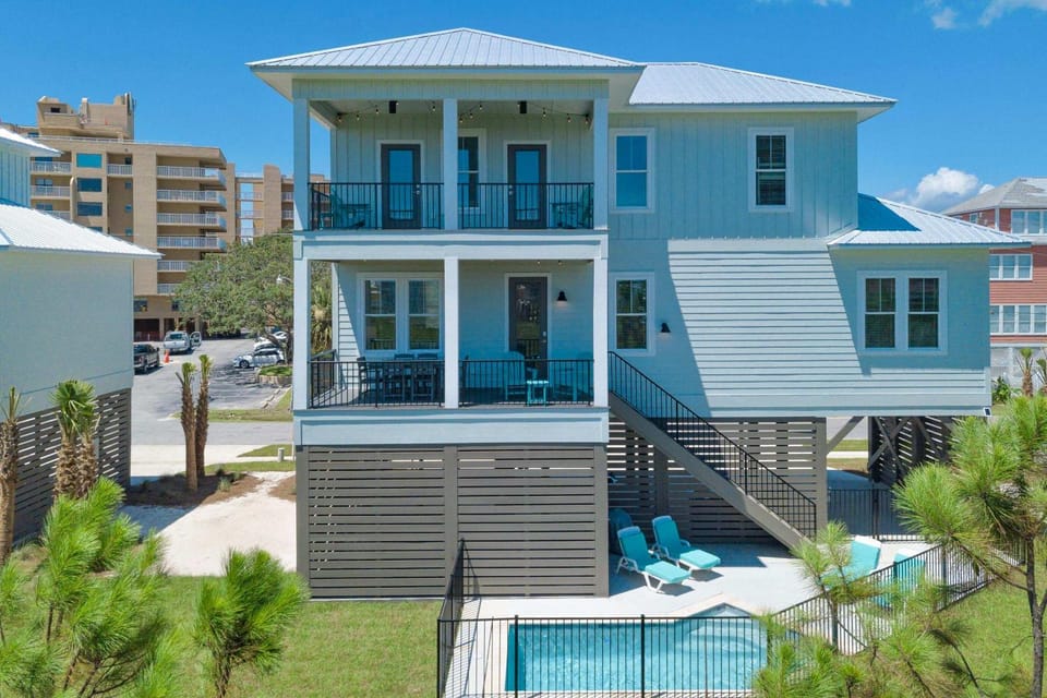 Azure Horizon Beachfront Charm in Gulf Shores House in West Beach