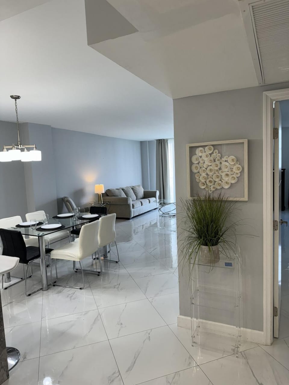 Trendy 1BD Condo 4 Mins to Beach Apartment in Sunny Isles Beach