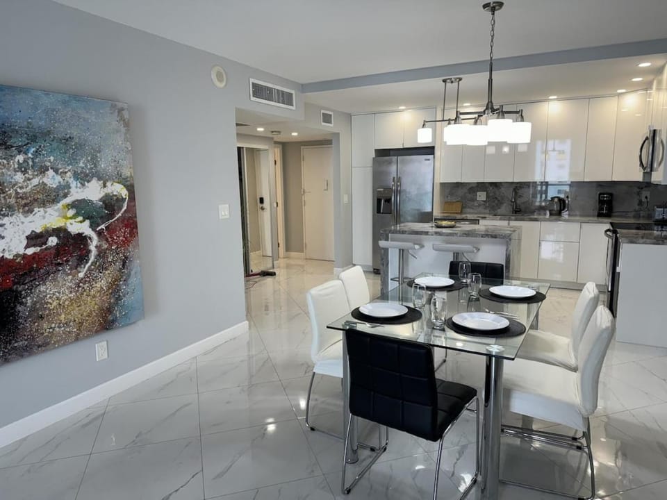 Trendy 1BD Condo 4 Mins to Beach Apartment in Sunny Isles Beach
