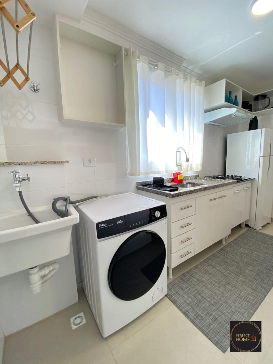 Kitchen or kitchenette, stove, washing machine, dryer