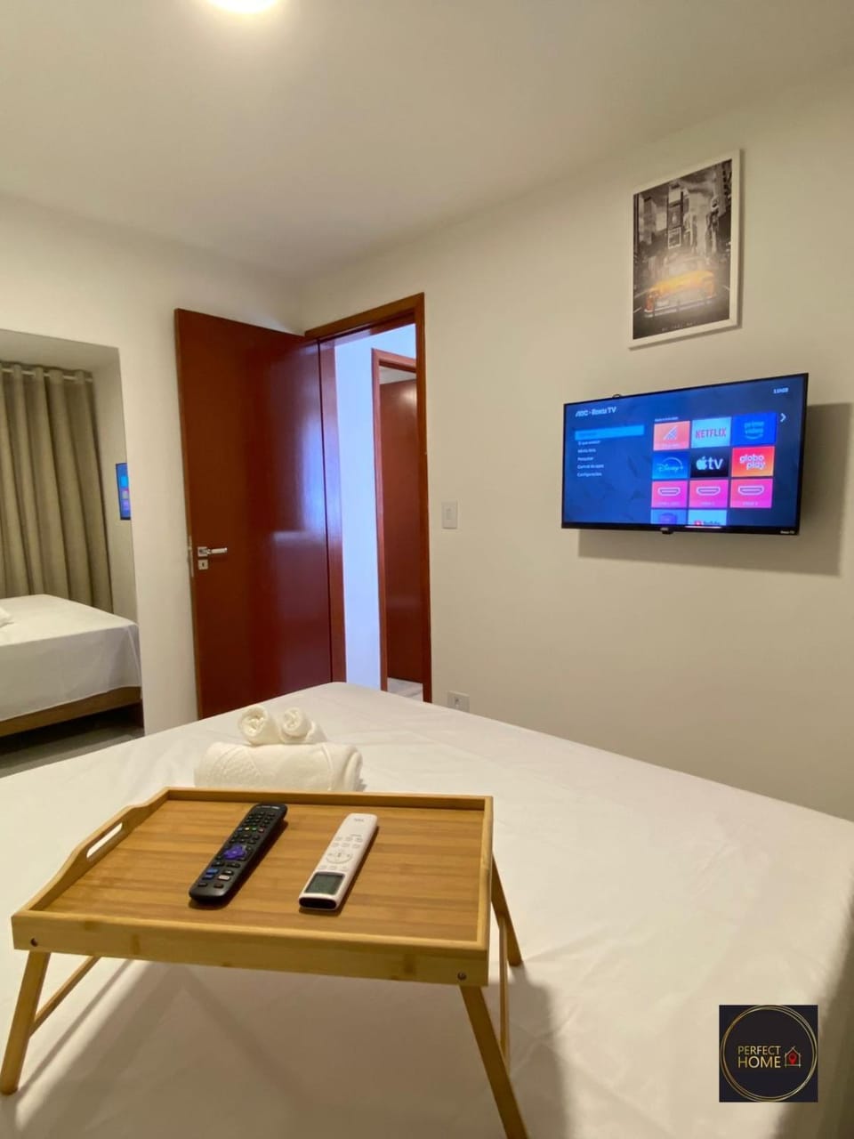 Bed, TV and multimedia, Photo of the whole room, Bedroom