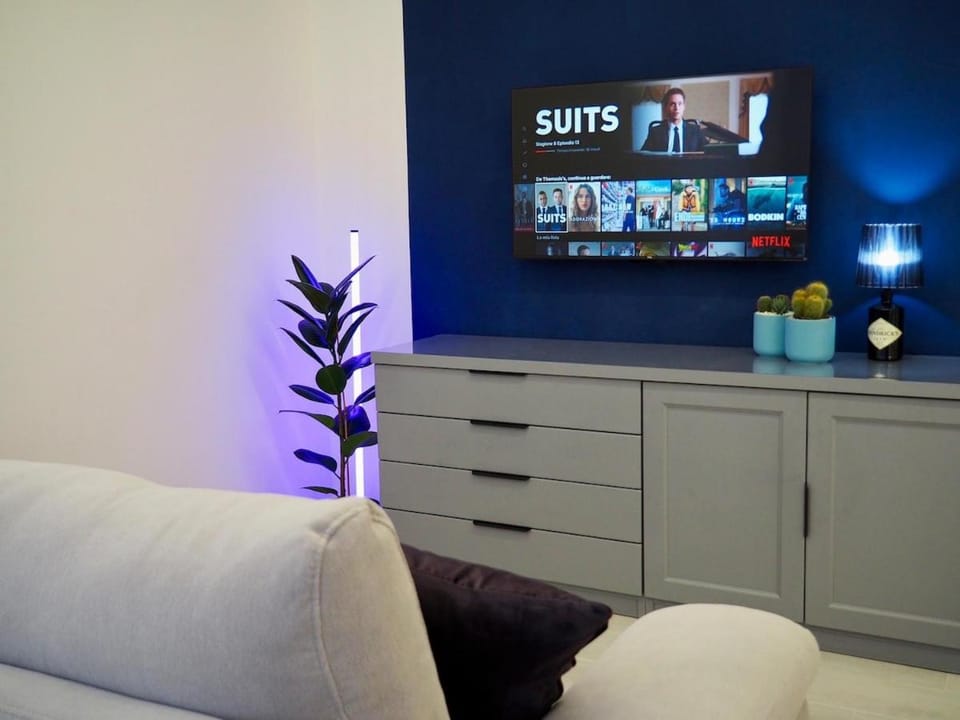 Communal lounge/ TV room, TV and multimedia