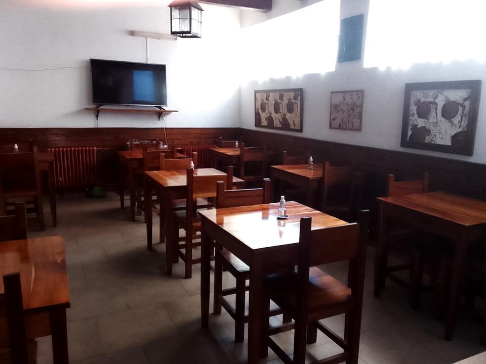Restaurant/places to eat, Communal lounge/ TV room