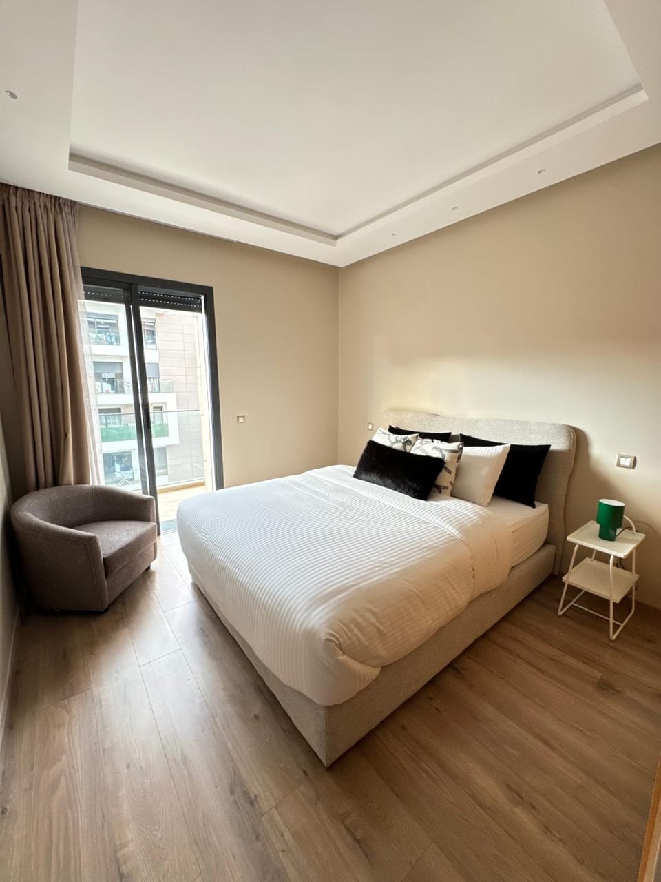 Bed, Living room, Photo of the whole room, Bedroom