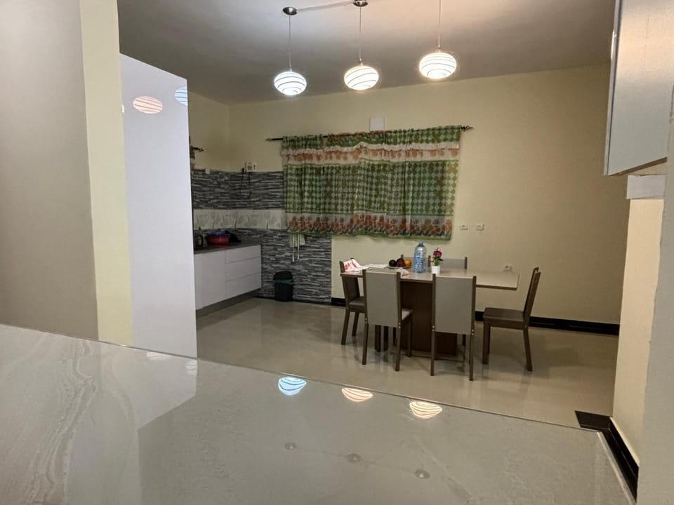 Kitchen or kitchenette, Seating area