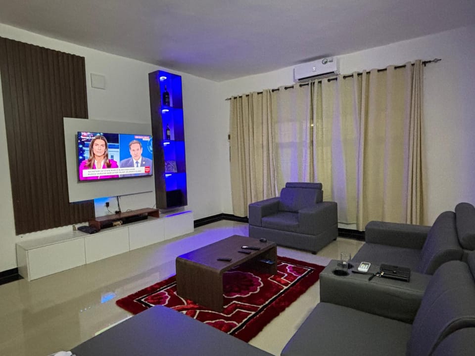 Communal lounge/ TV room, Communal lounge/ TV room, TV and multimedia, Living room, Evening entertainment
