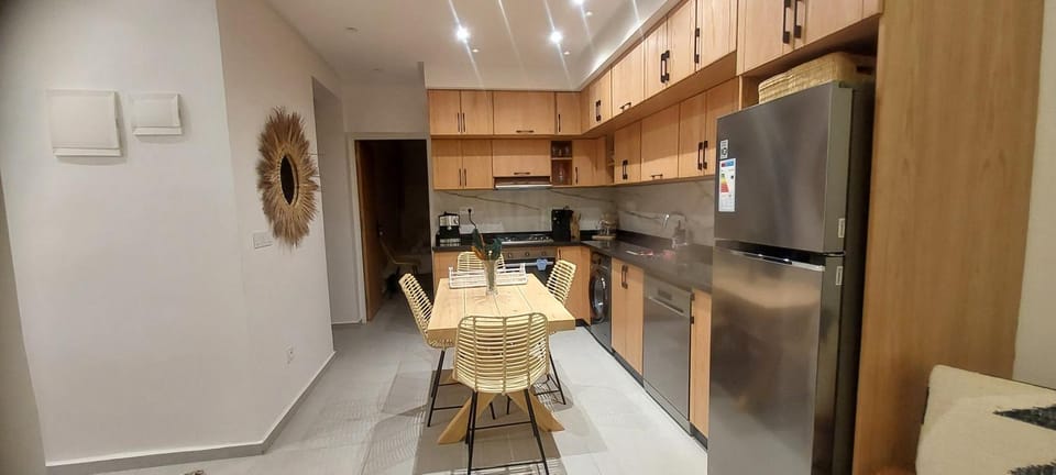 Kitchen or kitchenette, Dining area, dishwasher, oven
