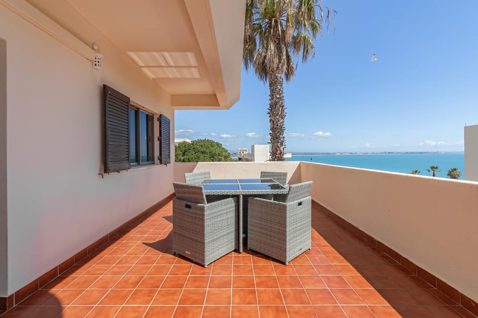 Balcony/Terrace, furniture