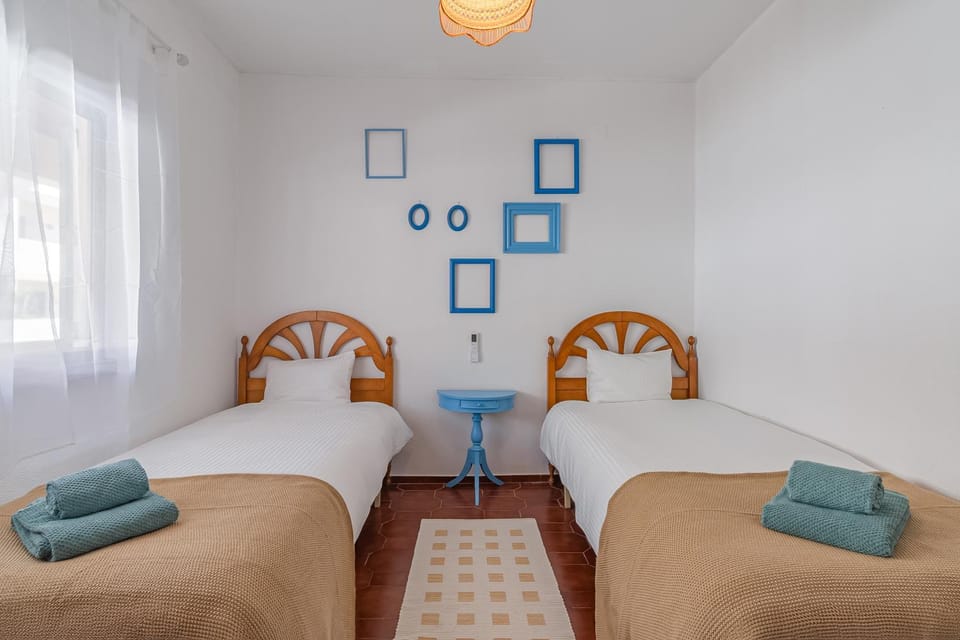 Bedroom, towels, air conditioner