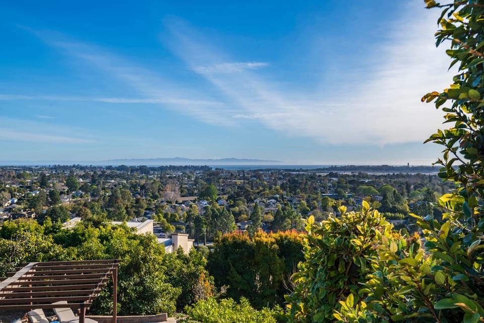 Luxury Home Atop the Hills House in Goleta