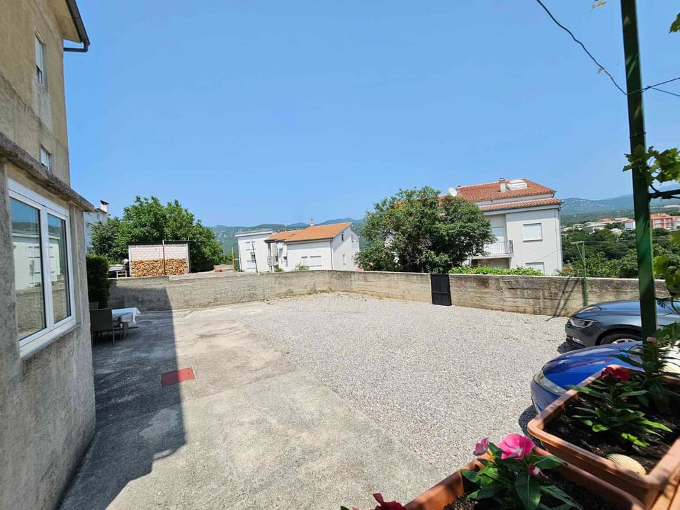 Summer, Parking