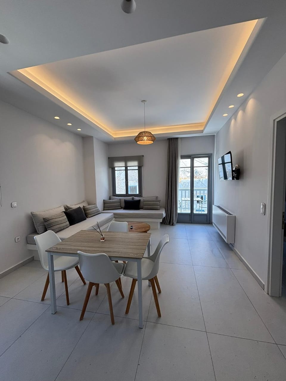 Bed, Living room
