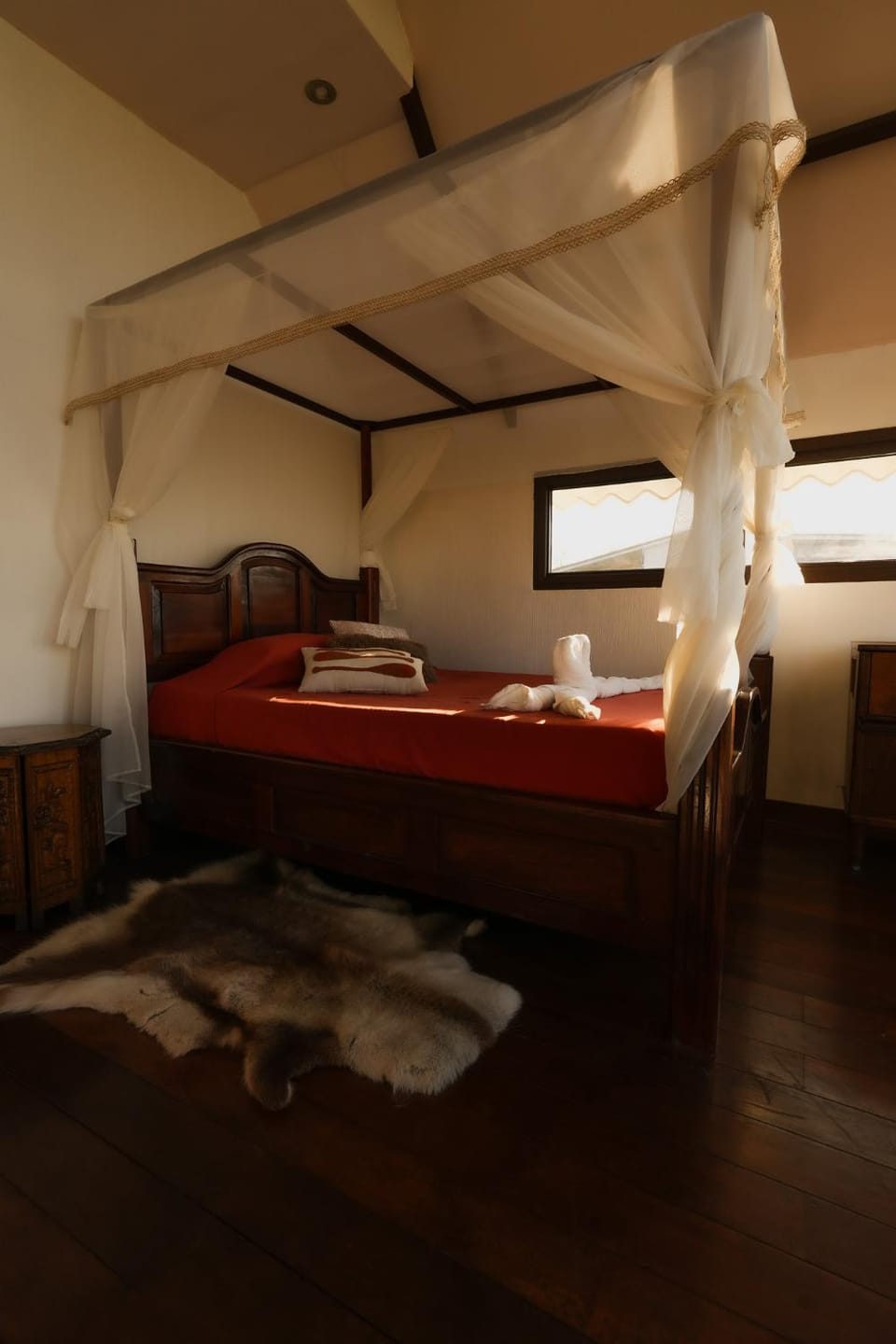 Bed, Lake view, Lake view