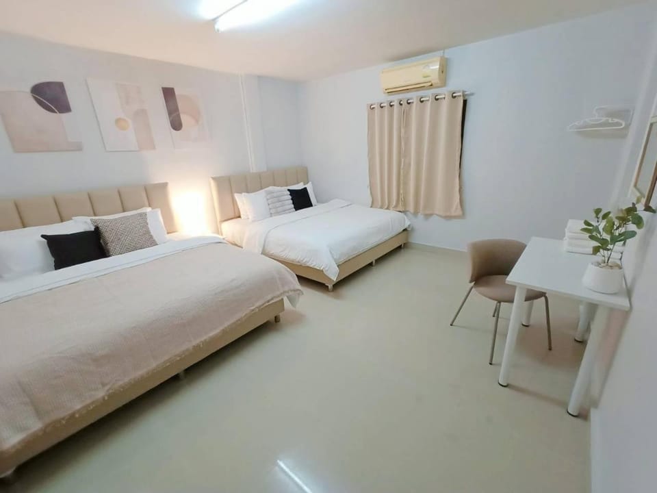 Seating area, Bedroom