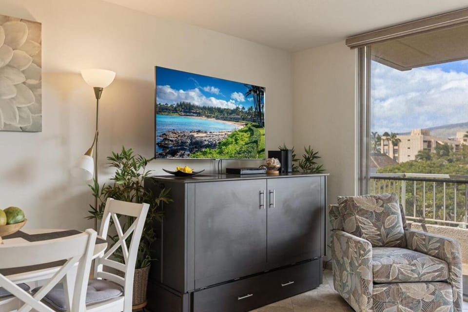 Nani Kai Hale 403- Top floor 1 bedroom with AC & partial ocean view Apartment in Kihei