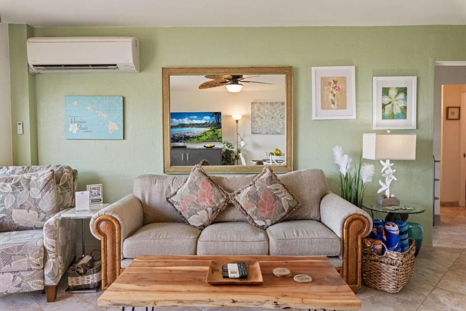 Nani Kai Hale 403- Top floor 1 bedroom with AC & partial ocean view Apartment in Kihei