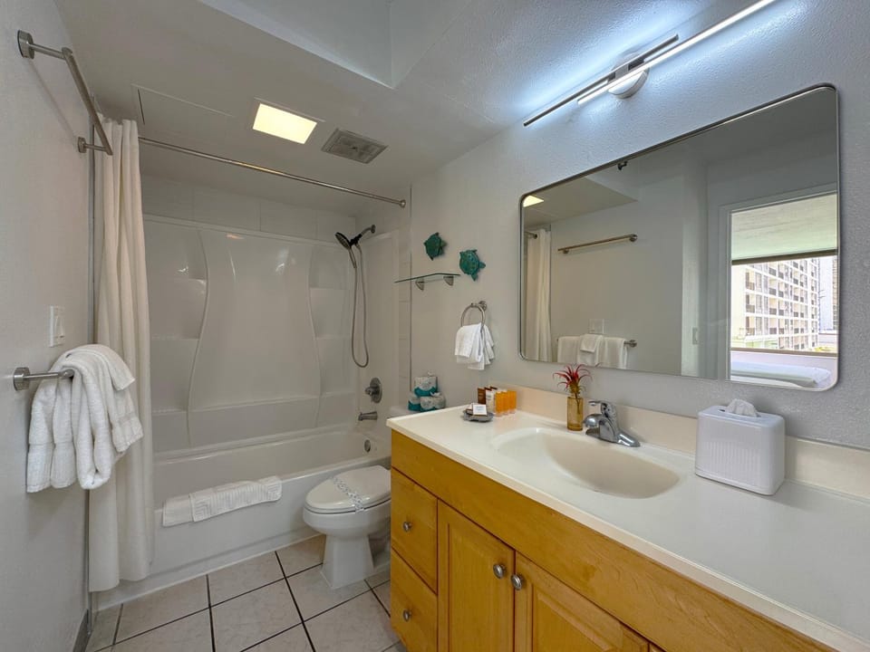 Shower, Toilet, Bathroom, Other, Bath, towels
