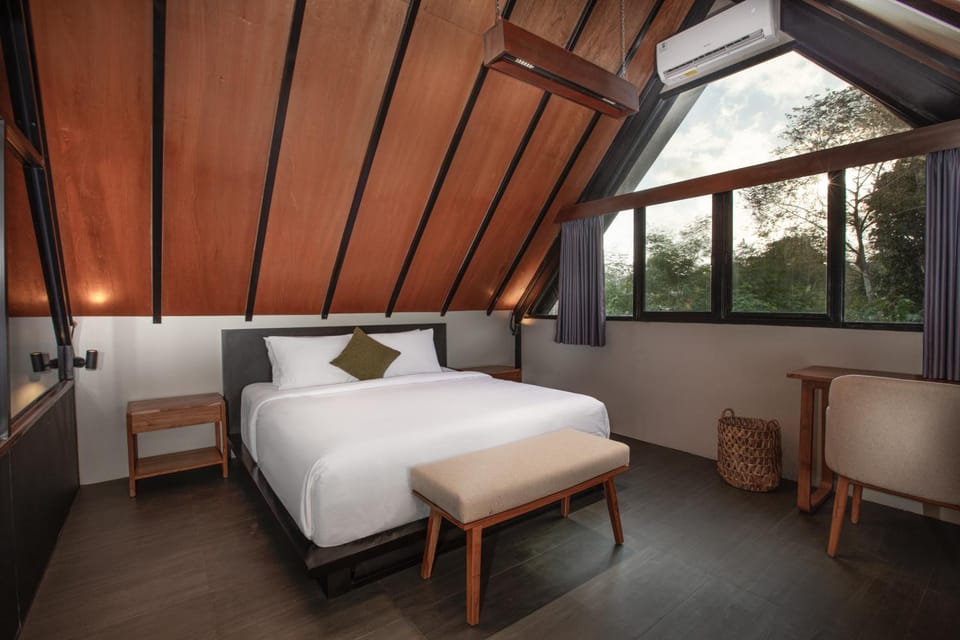 Bed, Photo of the whole room, Bedroom