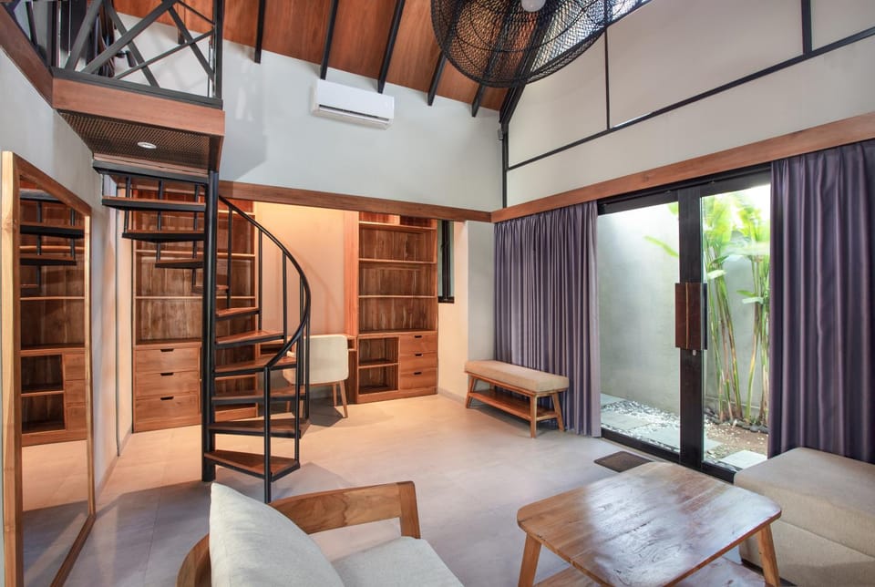 Bed, Living room, Photo of the whole room, Seating area, Bedroom
