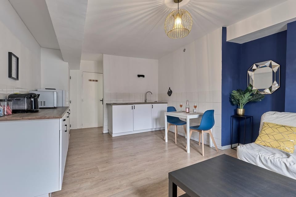 Kitchen or kitchenette, stove, stove, kitchen